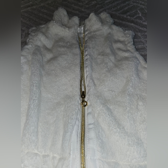 Forever21 faux fur vest - Picture 2 of 8